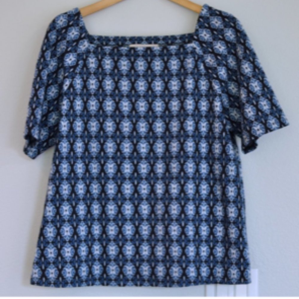 Loft blue knit print top L